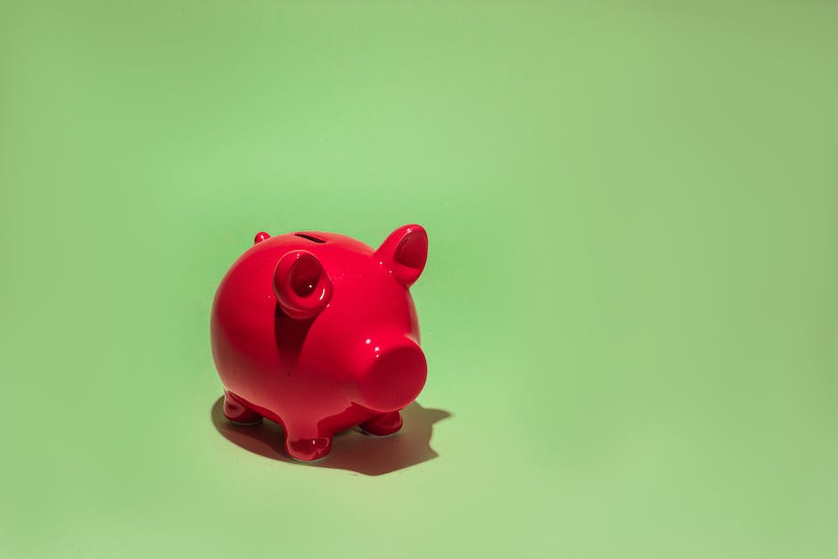 Image of a piggy bank with the words 'Emergency Fund' written on it