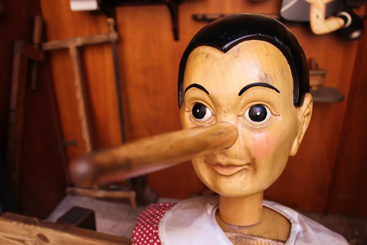 Illustration of a person with a Pinocchio nose Pinocchio nose, symbolizing the consequences of dishonesty in the workplace.