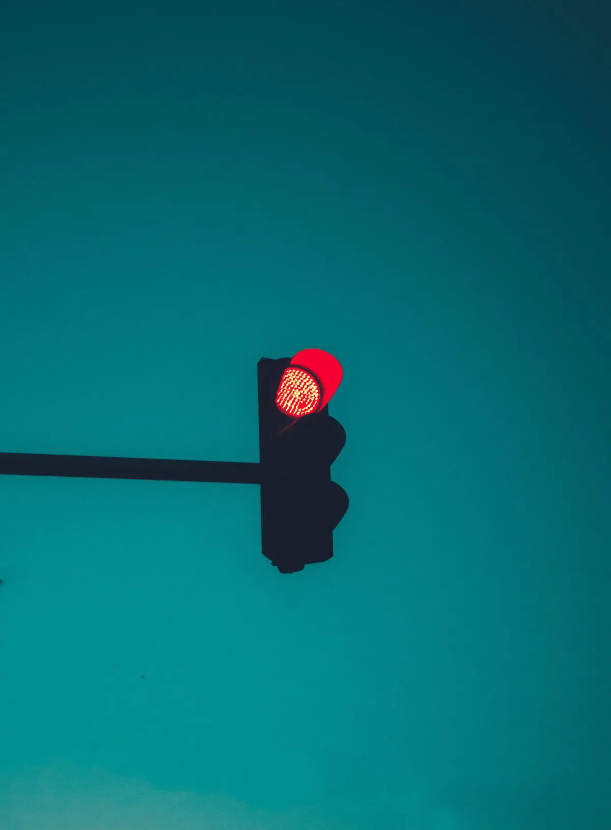 image of a broken traffic signal at an intersection